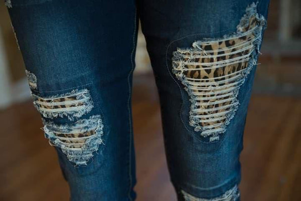 Distressed Stretchy Jeans with Leopard Print