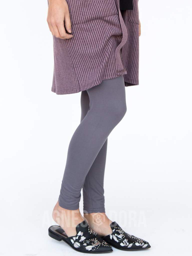 Leggings in Charcoal Gray